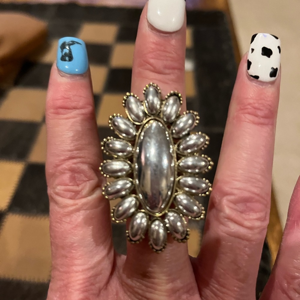Fashion ring
